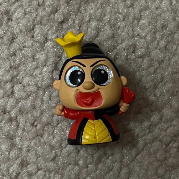 Disney Doorables Series 6: Queen of Hearts from Alice in Wonderland (RARE) - Picture 1 of 2
